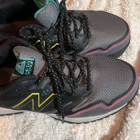 New Balance Women’s 589V1, Gray Composite Toe Shoes, Size 10.5 M - Picture 2 of 11